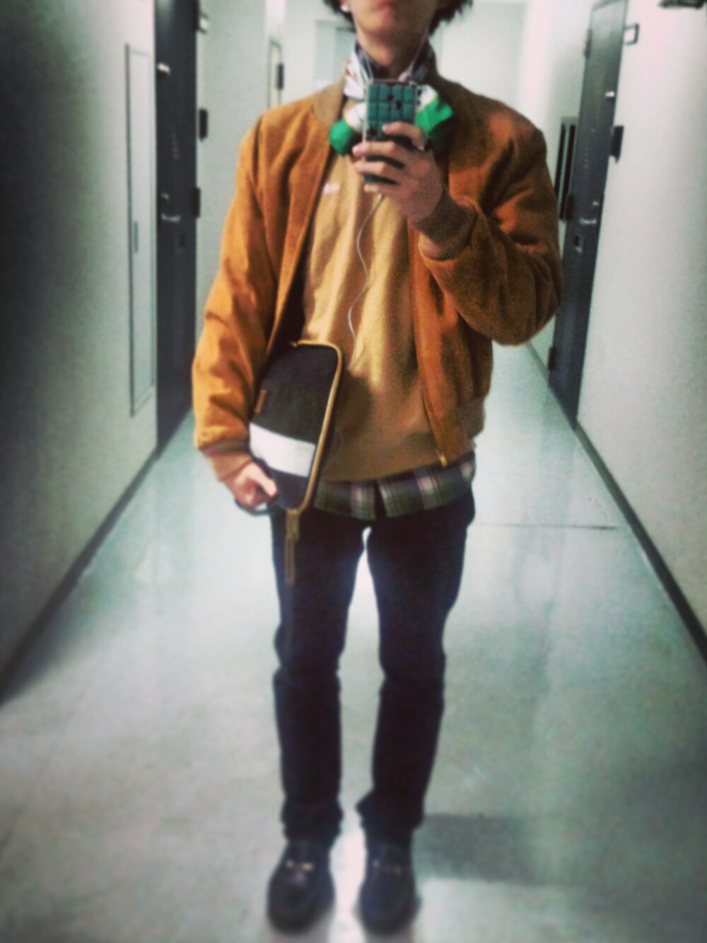 「ブルゾン、ローファー、スカーフ、革靴、スウェード、green label relaxing、masterpiece、#WEARBOOKエントリー」｜「yoshiokuboのYoshio Kubo×Masterpiece（クラッチバッグ、ブラック系）」を使った、Ryoさん（メンズ・176cm）の冬コーディネートの1枚目の写真