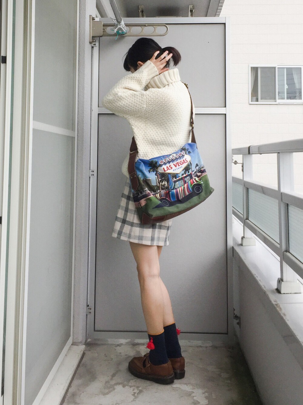 「シンプル、冬、ホワイトニット、タートルネック」｜「BEAMS BOYのアイテム（ニット/セーター、ホワイト系）」を使った、ベランダから失礼しますよさん（レディース・163cm）の秋コーディネートの1枚目の写真