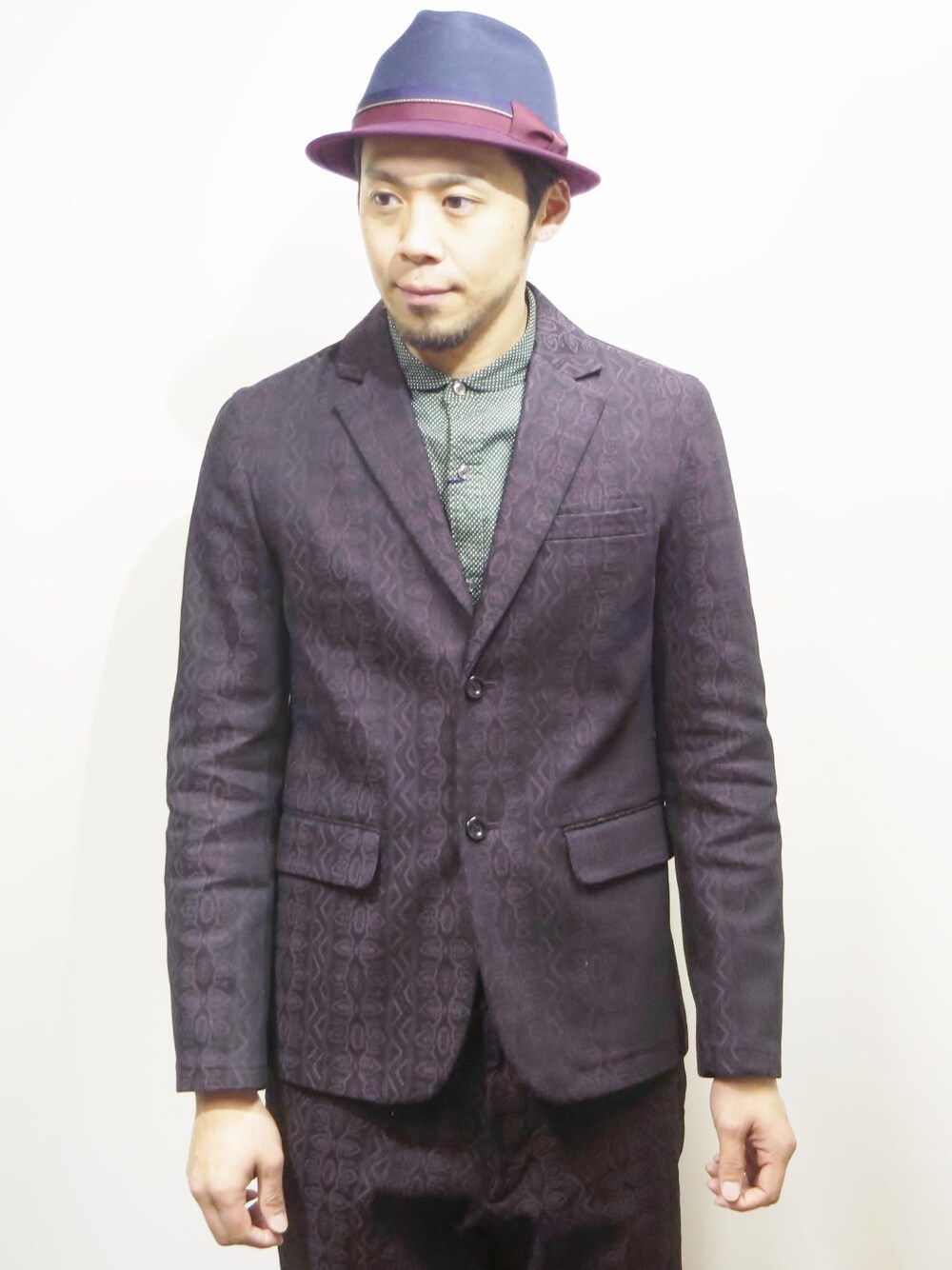 「オアグローリー、or glory、 ROCKET SHIP、 ロケットシップ、 埼玉県熊谷市、 Wear And Head Clothing、 カジュアルからフォーマルまで幅広いスタイリング、 流行に左右されないあなただけのオリジナルスタイル、 Jaquard Jacket ジャガードジャケット、 ジャガード織の入ったデットストック生地を使用」｜「or GloryのOR GLORY（オアグローリー）　　Jaquard Jacket ジャガードジャケット（ノーカラージャケット、パープル系）」を使った、ロケットシップさん（メンズ・182cm）の秋コーディネートの1枚目の写真