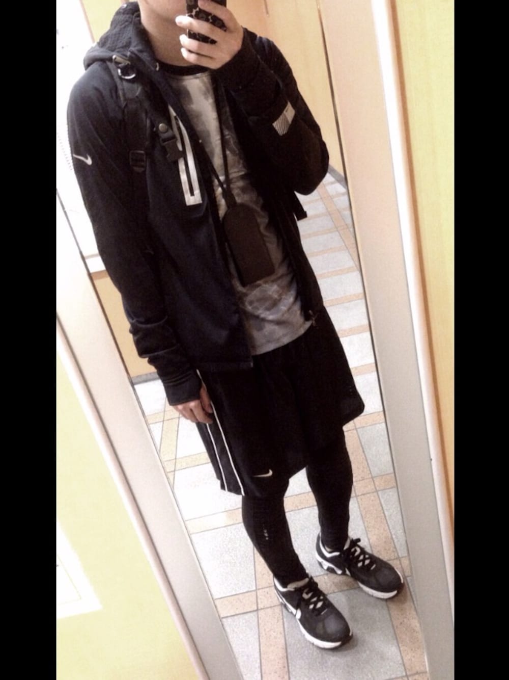 「NIKE、running、black、Alexander Wang、アウトドアスタイル、オールブラック、スポーツミックス、NIKE AIR MAX」｜「KEENKEEEKYEのgraphic T "KNOW BODY"（Tシャツ/カットソー、ブラック系）」を使った、touchさん（メンズ・177cm）の春コーディネートの1枚目の写真