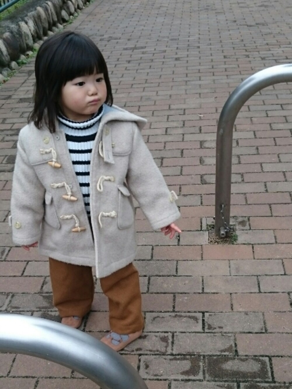 「おそろいコーデ、いとこ、姉弟、ダッフルコート、ワイドパンツ、babygap」｜「しまむらのアイテム（ニット/セーター、ブラック系）」を使った、k.m♡mamaさん（キッズ・100cm）の秋コーディネートの1枚目の写真