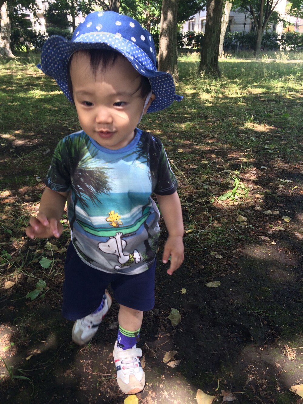 「公園スタイル、帽子好き！、スニーカーコーデ、スヌーピーT、短パン小僧」｜「baby cheerのアイテム（ハット、ブルー系）」を使った、Ryoootanさん（キッズ・80cm）の夏コーディネートの1枚目の写真