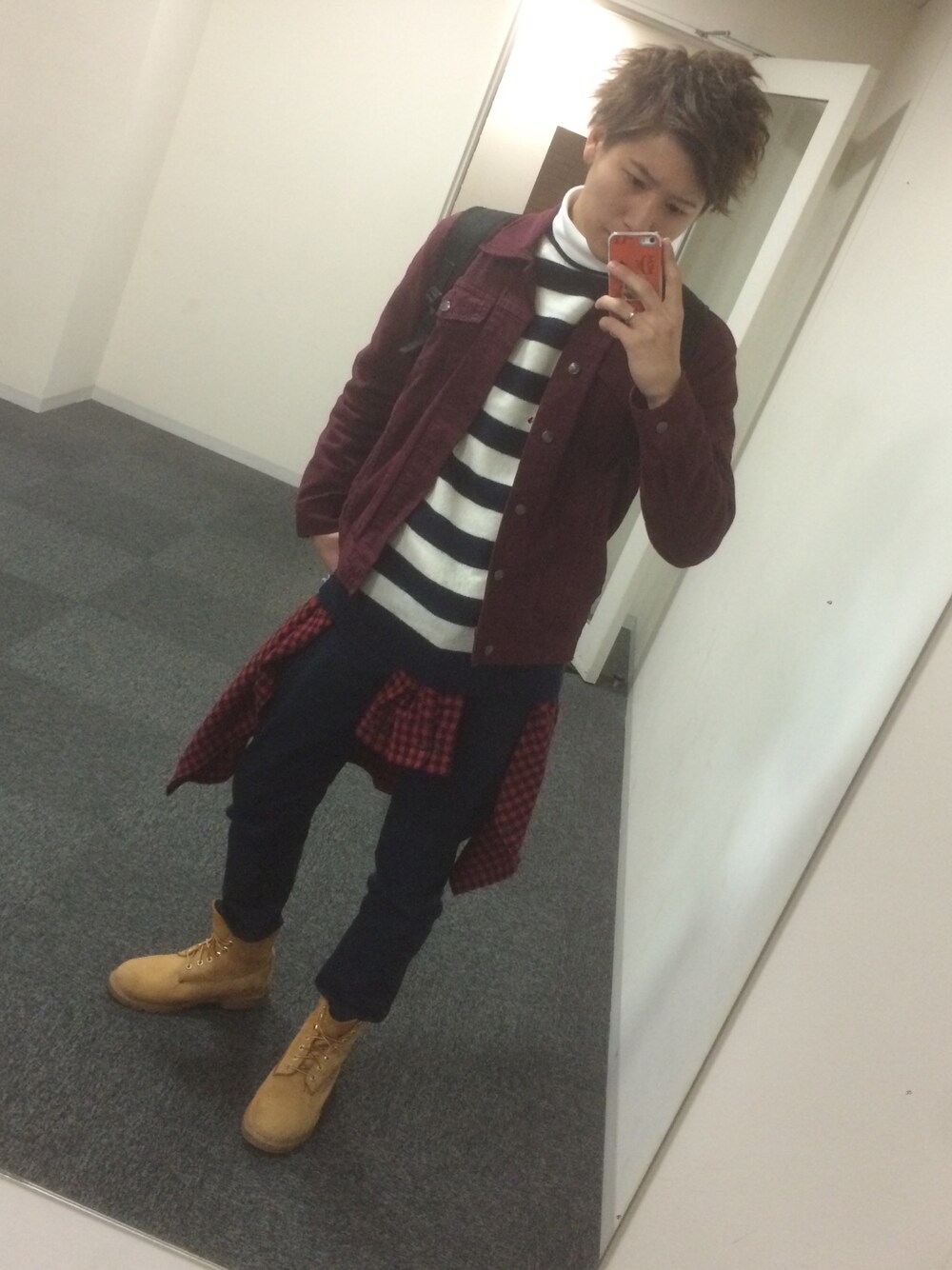 「桜美林大学」｜「UNIQLOのアイテム（ニット/セーター、ホワイト系）」を使った、とみーさん（メンズ・172cm）の冬コーディネートの1枚目の写真