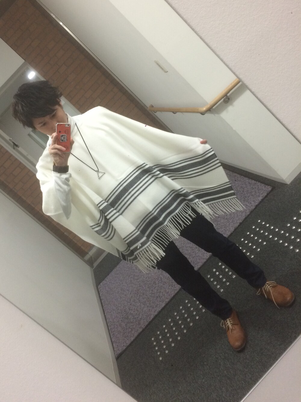 「桜美林大学」｜「HAREのアイテム（チノパンツ、ブラック系）」を使った、とみーさん（メンズ・172cm）の冬コーディネートの1枚目の写真