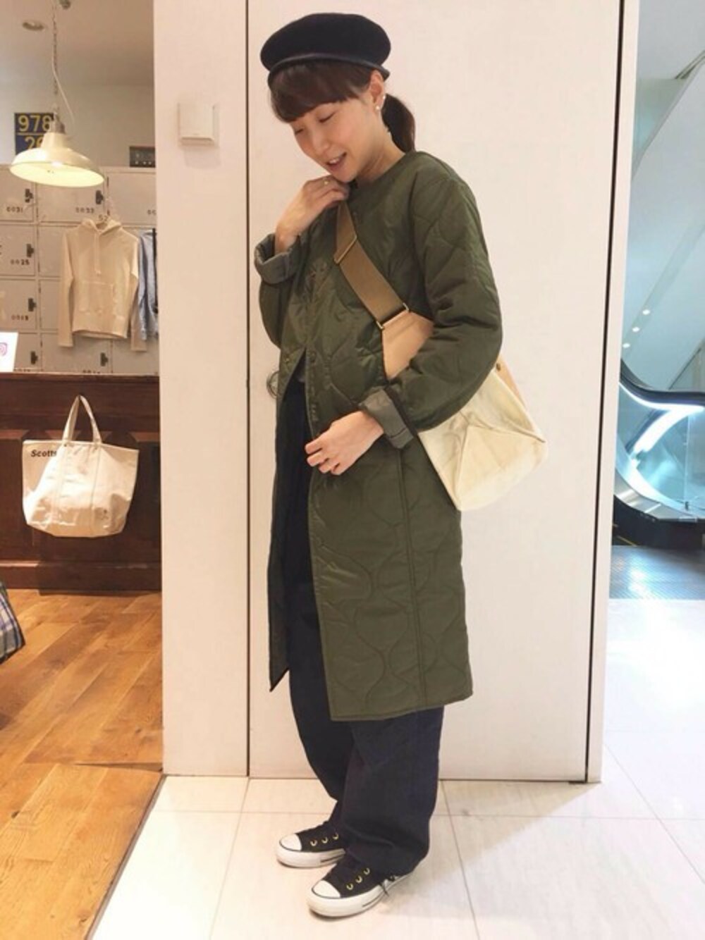 「コート、ミリタリー、秋のコーデ、冬、ライナー、ゆるコーデ、KIFFE、ALLORDINARIES、オールオーディナリーズ」｜「ALL ORDINARIESのKIFFE カラーレスライナーコート（ダウンジャケット/コート、グリーン系）」を使った、オールオーディナリーズさん（レディース・154cm）の秋コーディネートの1枚目の写真