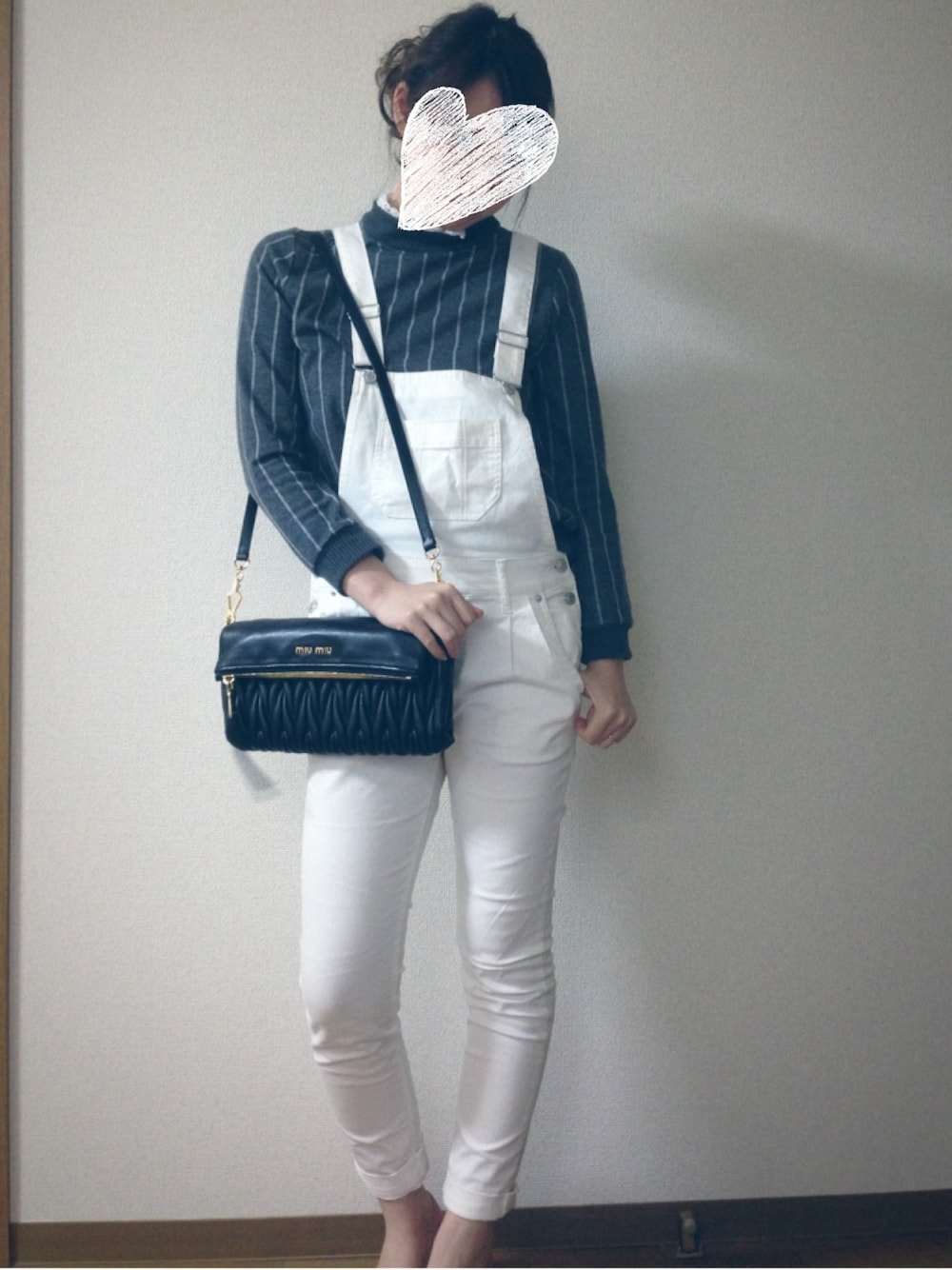 「MIUMIU」｜「brand ?のアイテム（Tシャツ/カットソー、グレー系）」を使った、YUKARIさん（レディース・165cm）の春コーディネートの1枚目の写真