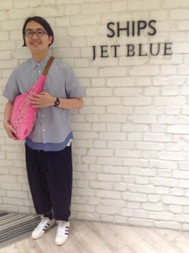 「SHIPS JET BLUE（シップスジェットブルー）のアイテム（スニーカー）」を使った、沖さん（メンズ・174cm）の春コーディネート