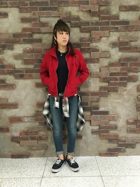 「アイテム（ミリタリージャケット、レッド系）」を使った、Yukieさん（レディース・156cm）の春コーディネート