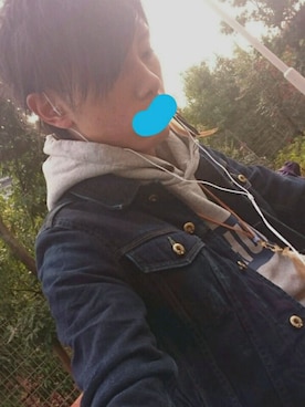 「CHUMS（チャムス）のアイテム（パーカー）」を使った、みやけっさん（メンズ・184cm）の秋コーディネート