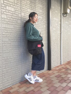 「AZUL by moussy（アズールバイマウジー）のフロントスリットデニムミディスカート（デニムスカート）」を使った、UKIさん（レディース・155cm）の秋コーディネート