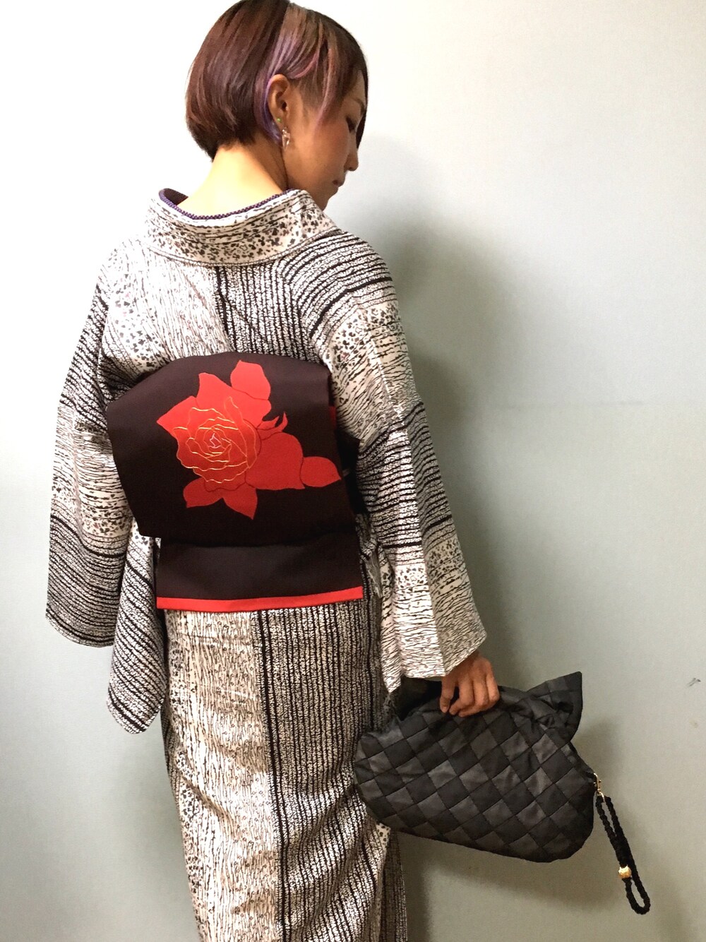 「着物、名古屋帯、クラッチバック、猫、薔薇」｜「ハセガワ・アヤ×ダーチャのアイテム（クラッチバッグ、ブラック系）」を使った、CHOKOさん（レディース・167cm）の夏コーディネートの1枚目の写真