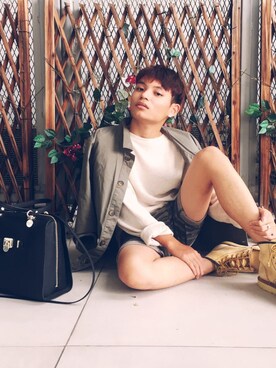 「TOPMAN（トップマン）のアイテム（ミリタリージャケット）」を使った、Krisさん（メンズ・165cm）の春コーディネート