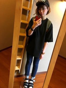 「GU（ジーユー）のアイテム（Tシャツ/カットソー、ブラック系）」を使った、Kahoさん（レディース・157cm）の夏コーディネート