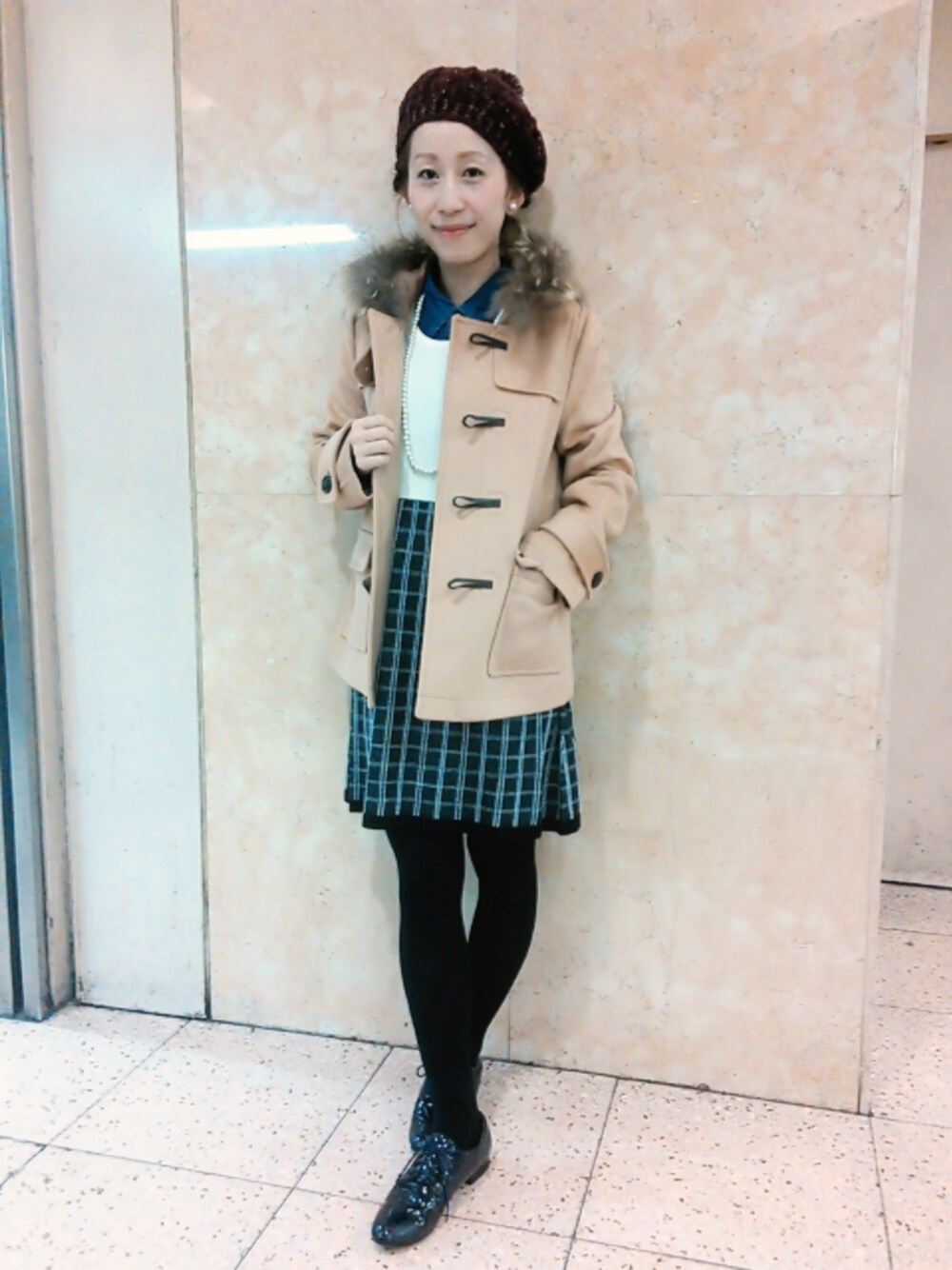 「チェック、ダッフルコート、デニムシャツ、ニットワンピース、ロペピクニック、ROPE' PICNIC(ROPE' PICNIC)」｜「ROPE' PICNICの【パチパチしない、ポカポカニット。】リンクス編ワンピース（ワンピース、ホワイト系）」を使った、mayakoさん（レディース・155cm）の秋コーディネートの1枚目の写真