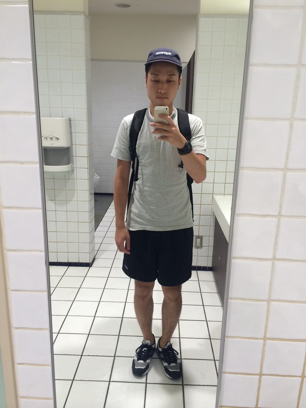 「スニーカー、バックパック、New Balance、UNIQLO、supreme、ARC'TERYX、patagonia、G-SHOCK、ショーツ、ボーダーTシャツ」｜「BEAMSのARC'TERYX / “MANTIS 26”（バックパック/リュック、ブラック系）」を使った、kengoさん（メンズ・170cm）の夏コーディネートの1枚目の写真