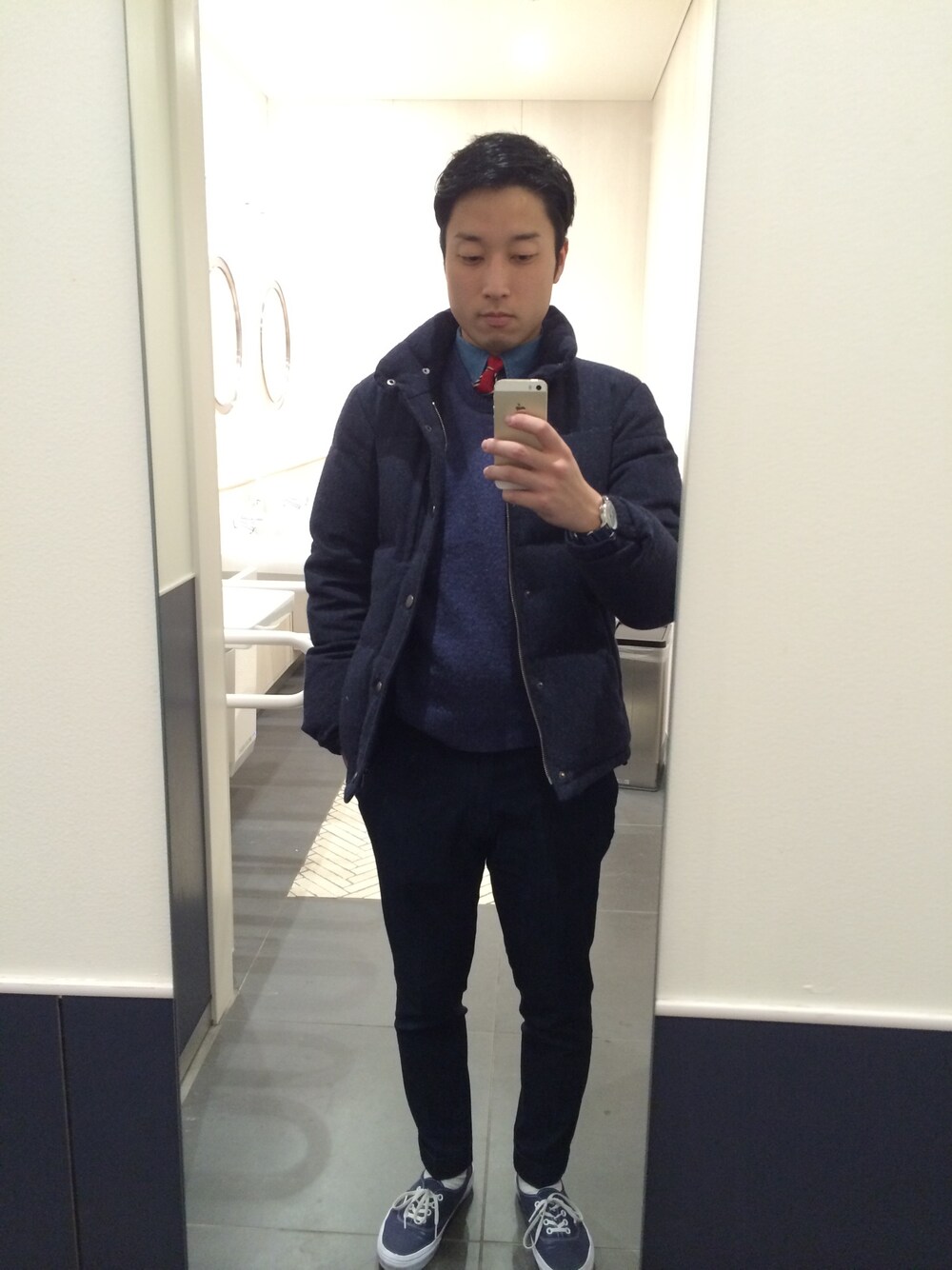 「Polo Ralph Lauren、UNIQLO、JOURNAL STANDARD relume、BEAUTY&YOUTH UNITED ARROWS、VANS、TIMEX、MYSTERY RANCH、green label relaxing」｜「POLO RALPH LAURENのアイテム（ネクタイ、レッド系）」を使った、kengoさん（メンズ・170cm）の冬コーディネートの1枚目の写真