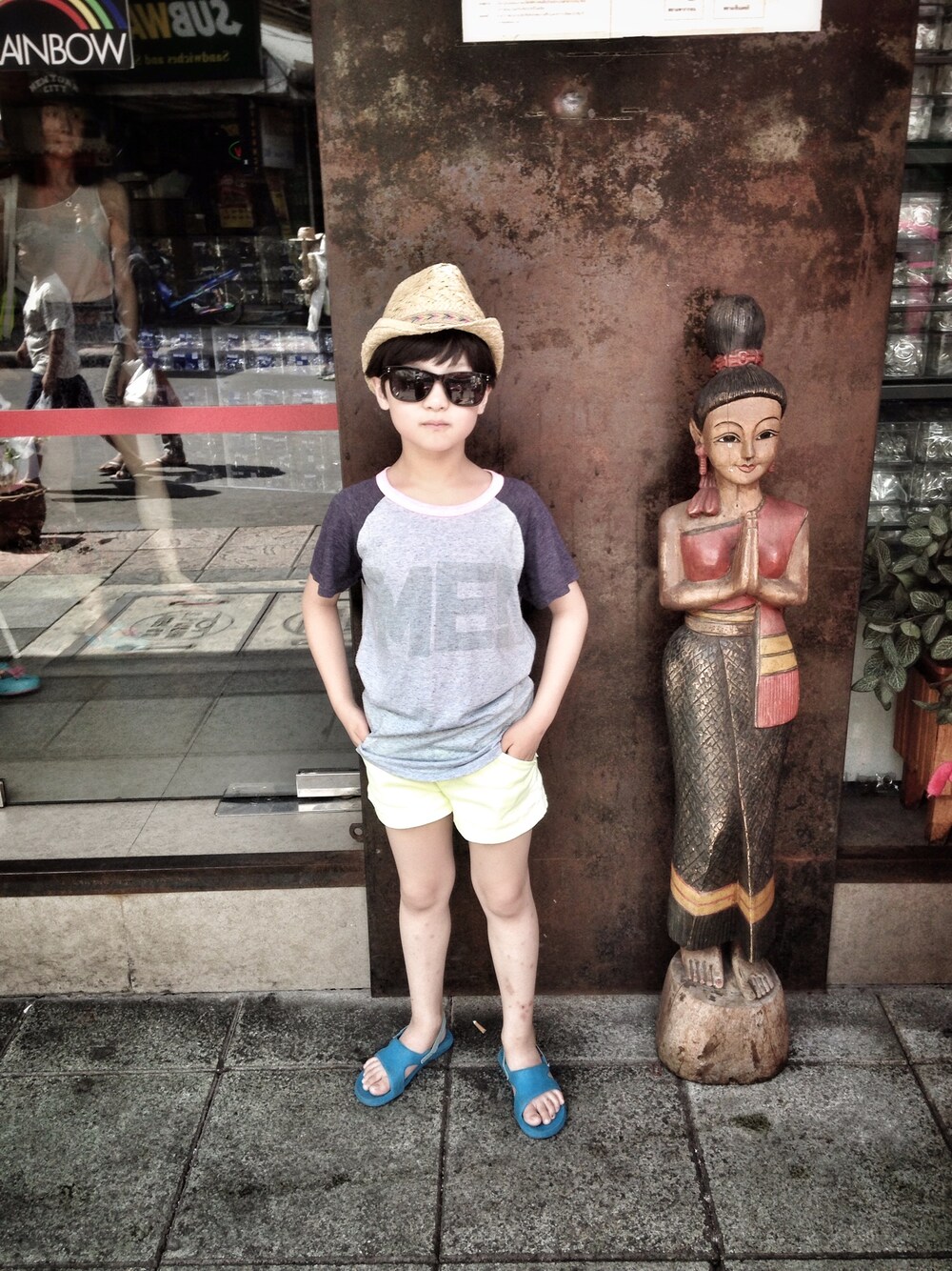 「pupuのアイテム（カーゴパンツ、イエロー系）」を使った、jimmyさん（キッズ・136cm）の冬コーディネートの1枚目の写真