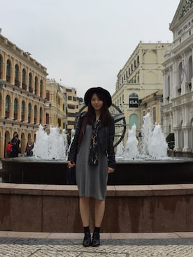 「MOUSSY（マウジー）のPlain Vneck OPK（ワンピース、グレー系）」を使った、Miyoung Kimさん（レディース・157cm）の春コーディネート