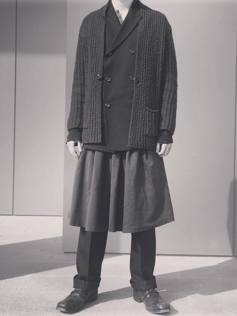 「ニット帽、ootd、daily look、yohjiyamamoto、gomong、godokmonk」｜「Yohji Yamamotoのアイテム（テーラードジャケット、ブラック系）」を使った、gomongさん（メンズ・176cm）の春コーディネートの1枚目の写真