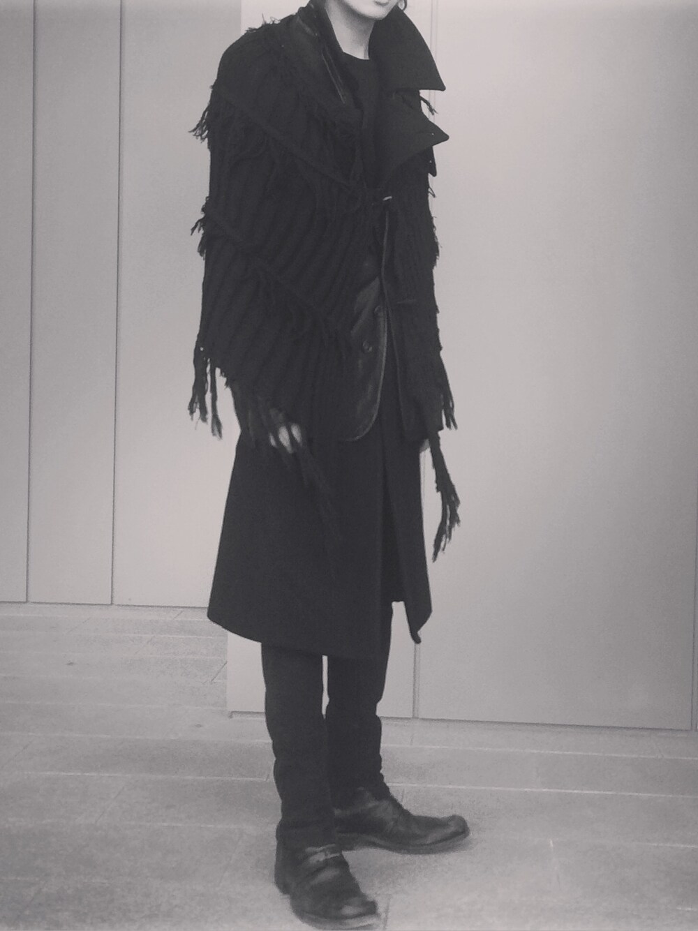 「ニット帽、ootd、daily look、godokmonk、gomong」｜「Ann DEMEULEMEESTERのアイテム（テーラードジャケット、ブラック系）」を使った、gomongさん（メンズ・176cm）の春コーディネートの1枚目の写真