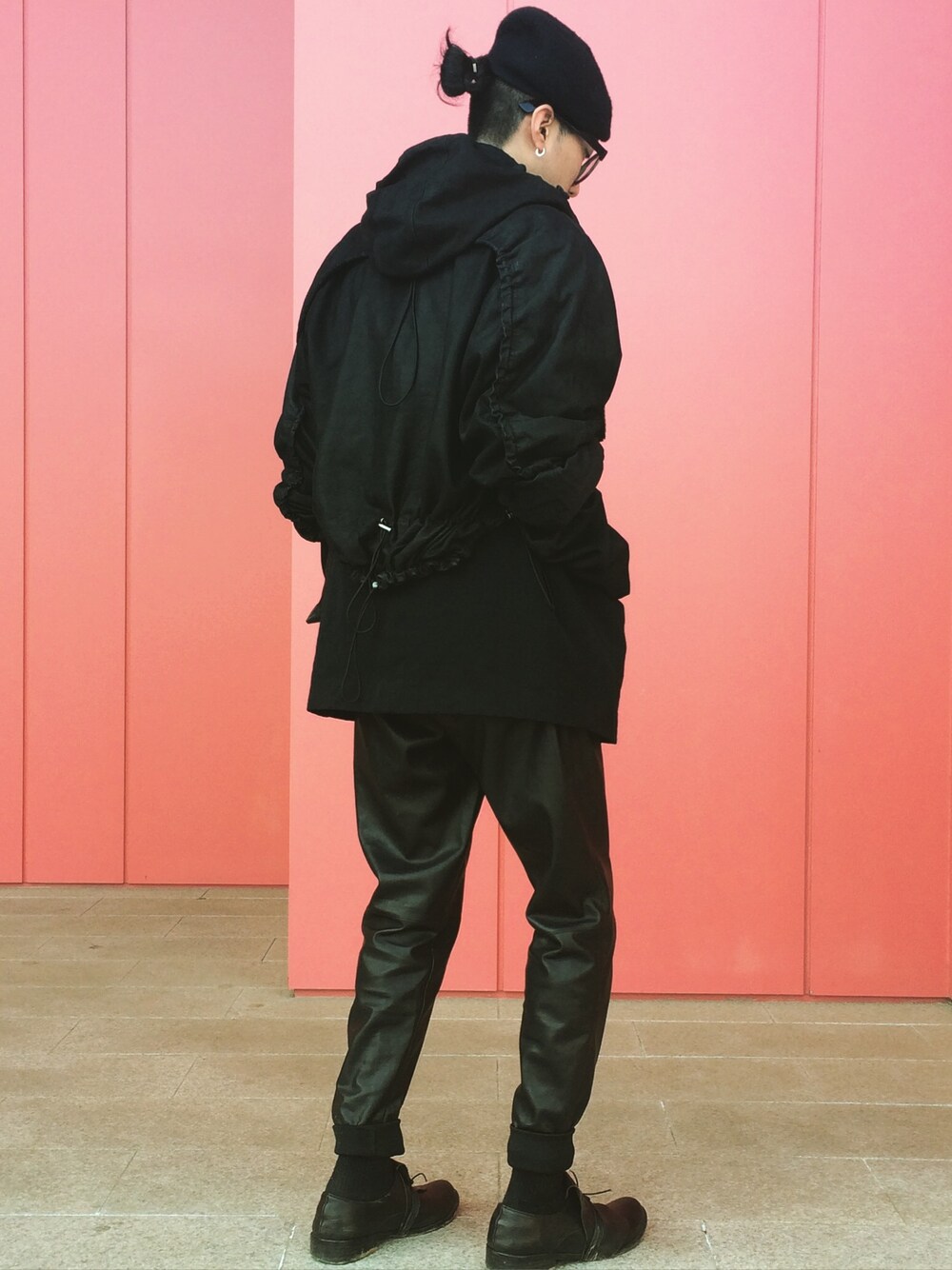 「ニット帽、ootd、daily look、dailylook、godokmonk、gomong」｜「WOOYOUNGMIのアイテム（テーラードジャケット、ブラック系）」を使った、gomongさん（メンズ・176cm）の春コーディネートの1枚目の写真