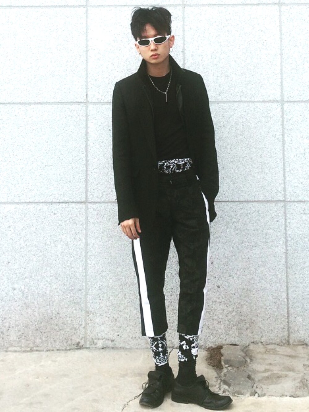 「COMME des GARCONS、julius_7、daily look」｜「JULIUSのアイテム（テーラードジャケット、ブラック系）」を使った、gomongさん（メンズ・176cm）の春コーディネートの1枚目の写真