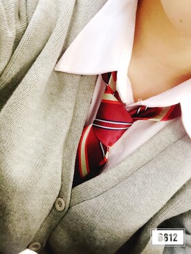 「アイテム（ネクタイ、レッド系）」を使った、板野Amberさん（レディース・150cm）の冬コーディネート