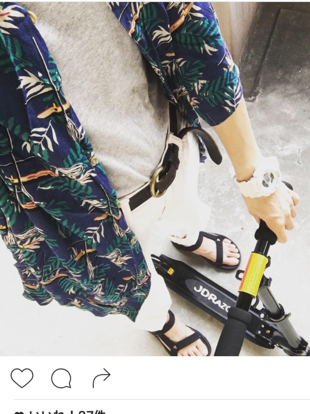 「アロハシャツ、古着、古着MIX、夏、キックボード、白パンツ、散歩」｜「TevaのTEVA / HURRICANE XLT M（サンダル、ブラック系）」を使った、アスミツェネッガー(年中春さん（レディース・163cm）の夏コーディネートの1枚目の写真