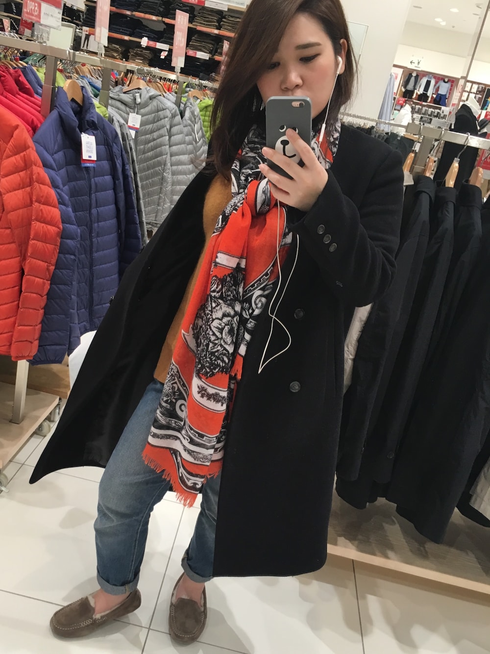 「きれいめカジュアル、ナノユニバース、デニム、ショッピング」｜「GOUT COMMUNのアイテム（ストール/ショール、オレンジ系）」を使った、hidemiさん（レディース・155cm）の春コーディネートの1枚目の写真