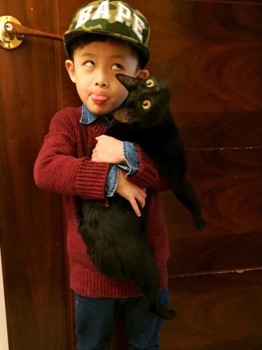 「kids、kidsfashion、秋のコーデ、子供服、子供カッコイイ、心Style」｜「BAPE KIDS by a bathing apeのアイテム（キャップ、グリーン系）」を使った、イーさん（キッズ・120cm）の秋コーディネートの1枚目の写真