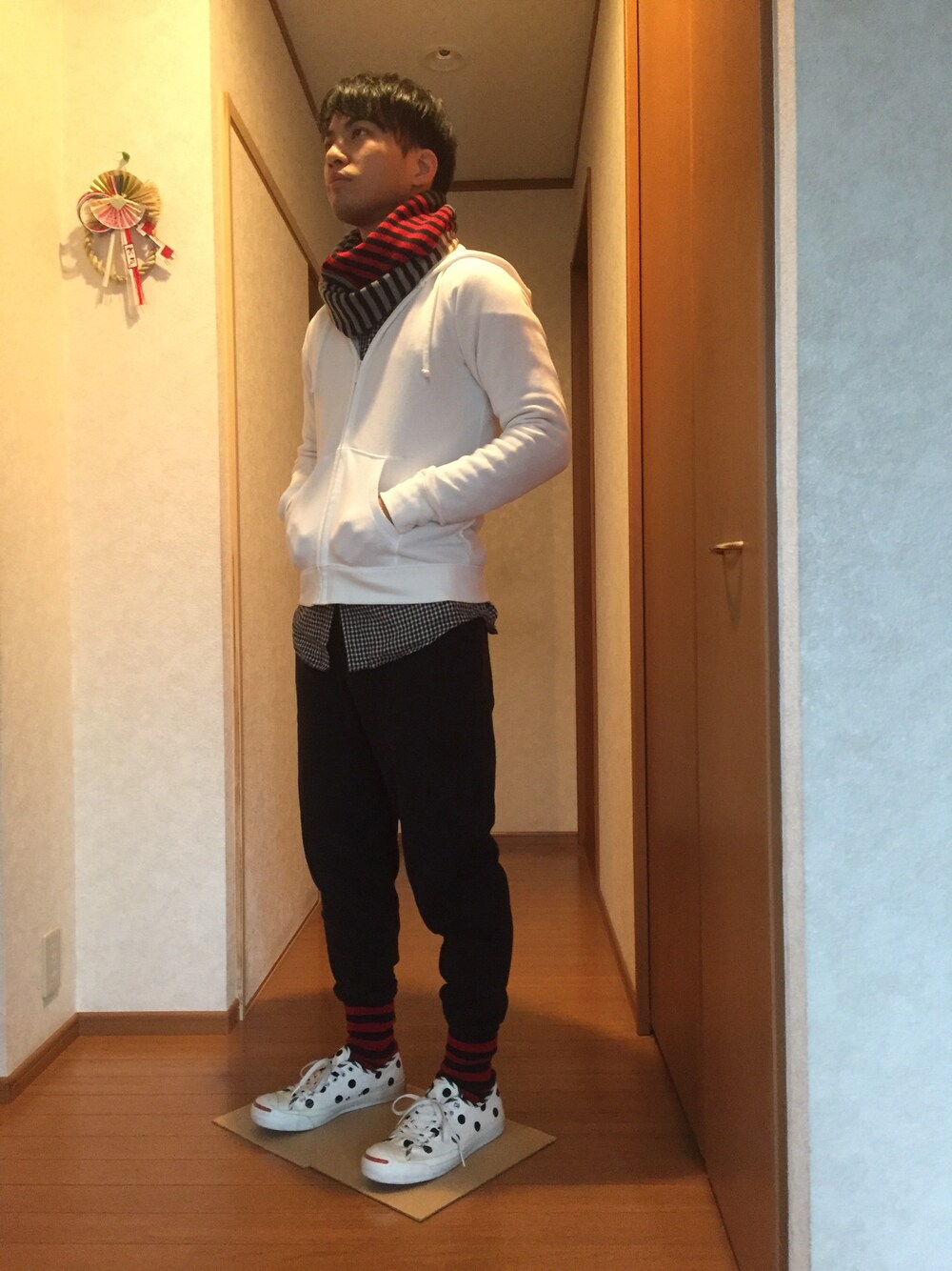 「散歩、靴下チラ見せ、フリース」｜「FRAPBOISのJACK PURCELL【MENS】（スニーカー、ホワイト系）」を使った、りゅうじさん（メンズ・165cm）の冬コーディネートの1枚目の写真