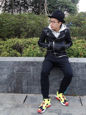 「アイテム（スニーカー、イエロー系）」を使った、somingさん（メンズ・173cm）の冬コーディネート