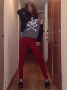 「アイテム（デニムパンツ、レッド系）」を使った、ももこさん（レディース・168cm）の夏コーディネート