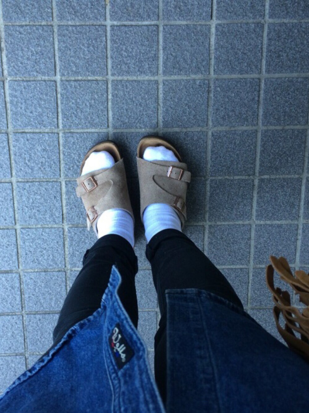 「BIRKENSTOCKのアイテム（サンダル、ベージュ系）」を使った、eriさん（レディース・159cm）の春コーディネートの1枚目の写真