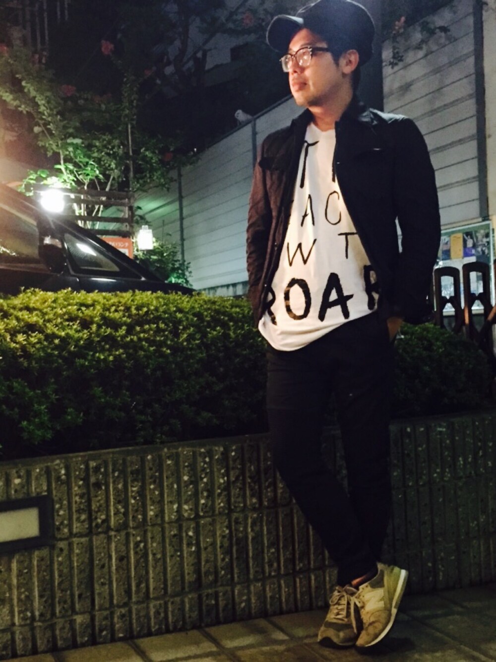 「ザラ、トゥモローランド」｜「ZARAのアイテム（Tシャツ/カットソー、ホワイト系）」を使った、Makoさん（メンズ・167cm）の秋コーディネートの1枚目の写真