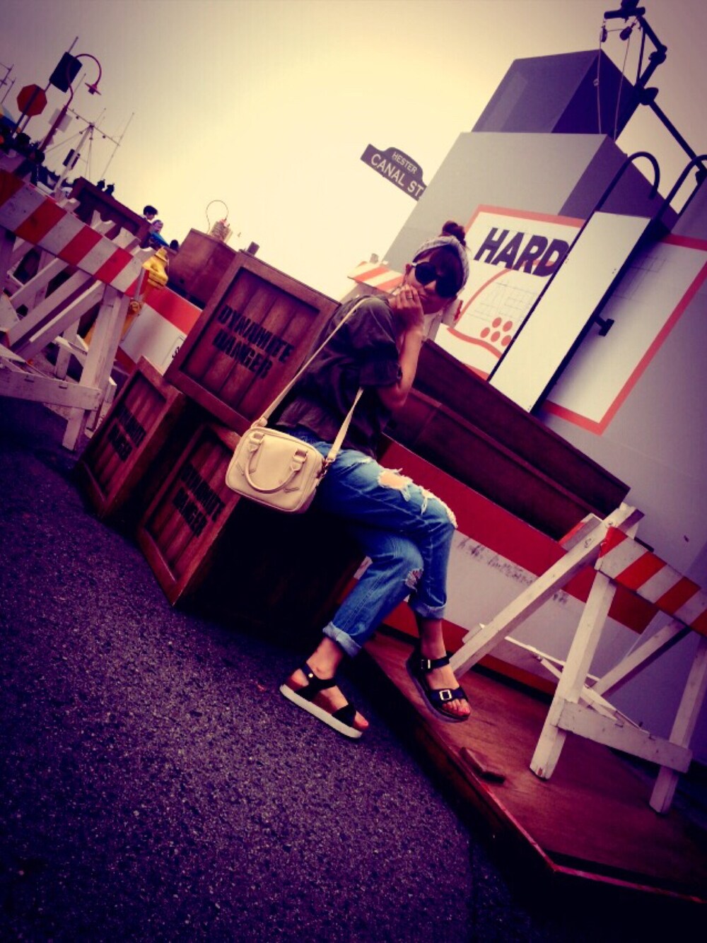 「ユニバ」｜「RODEO CROWNS WIDE BOWLのフリル オフショル トップス（Tシャツ/カットソー、グリーン系）」を使った、mocoさん（レディース・163cm）の春コーディネートの1枚目の写真