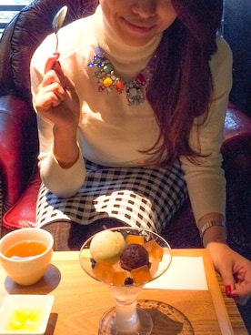 「アイテム（クラッチバッグ、グレー系）」を使った、sceさん（レディース・166cm）の冬コーディネート