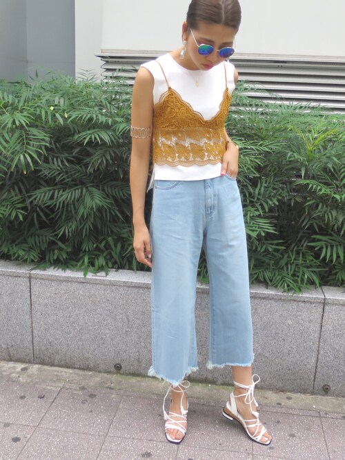 シンプルコーデをセクシーに格上げ
