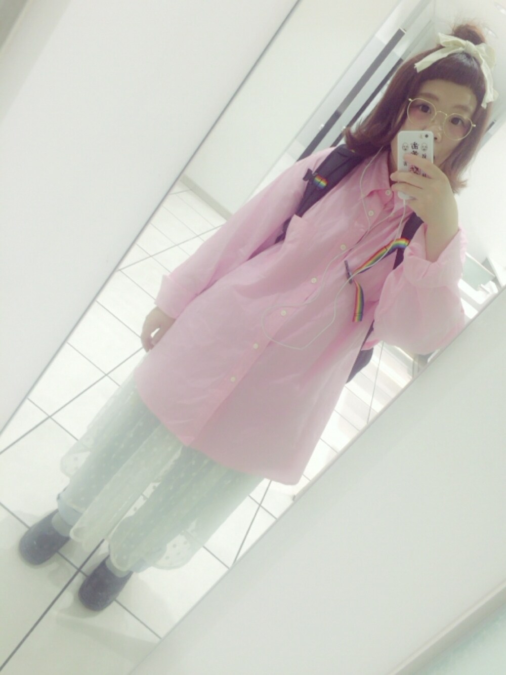 「古着、めがね、メガネ女子、ビッグシルエット、ビックシャツ、ピンク、リボン、Levi's、GAP、Dr.Martens」｜「GAPのアイテム（シャツ/ブラウス、ピンク系）」を使った、あかりさん（レディース・162cm）の春コーディネートの1枚目の写真