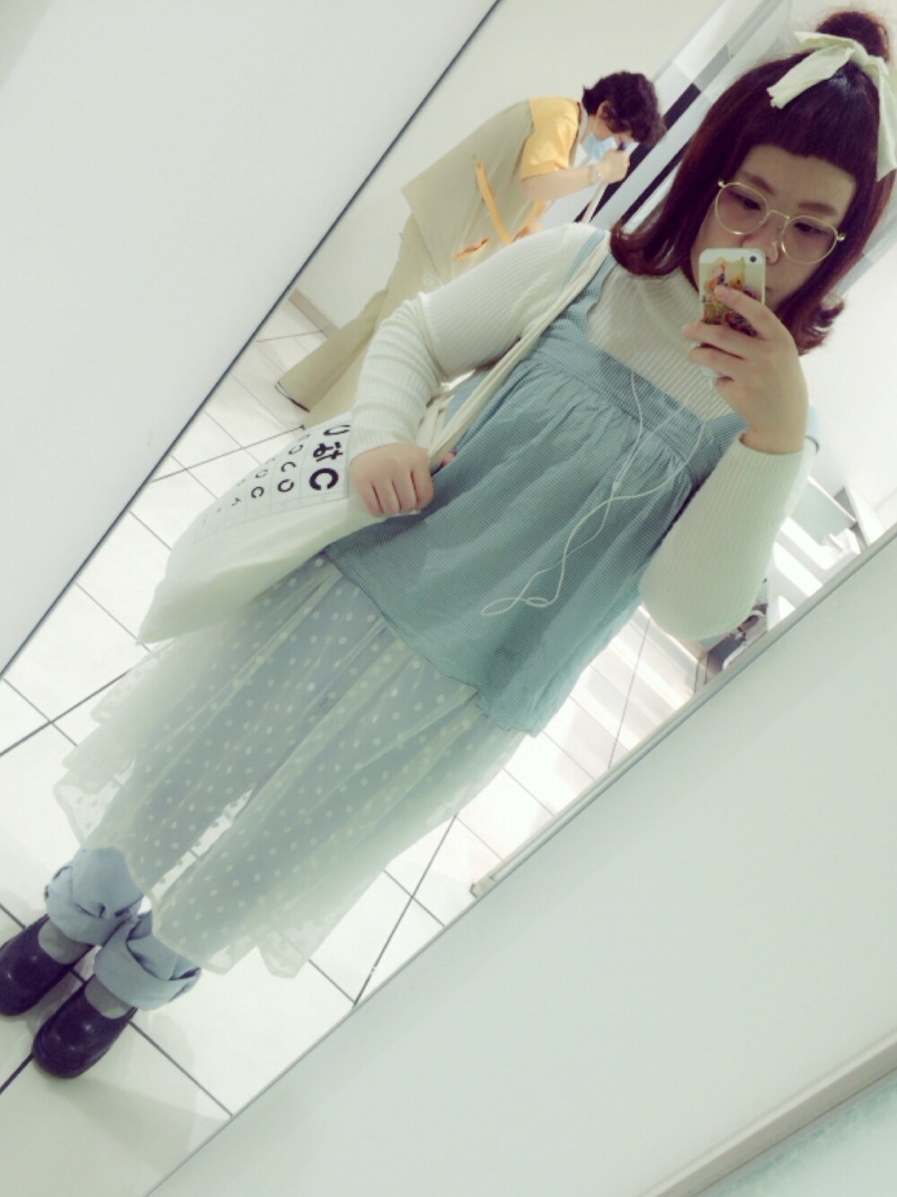 「タンクトップ、チェック、チュールスカート、古着、めがね、Dr.Martens」｜「WEGOのアイテム（ニット/セーター、ホワイト系）」を使った、あかりさん（レディース・162cm）の春コーディネートの1枚目の写真