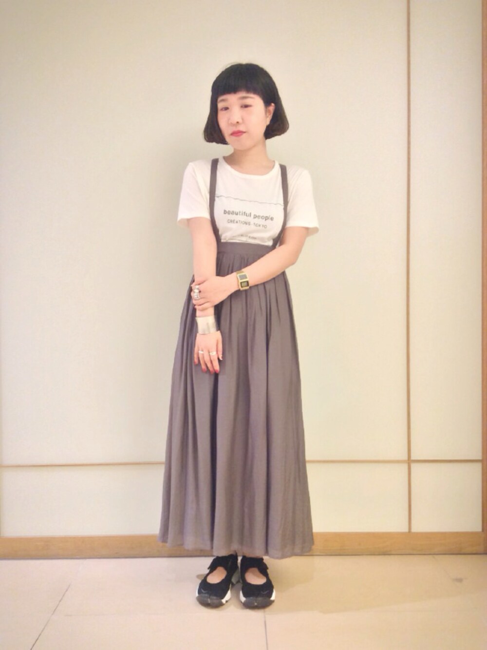 「Tシャツ、インスタイル」｜「a.v.maxのアイテム（バングル/リストバンド、シルバー系）」を使った、marichiさん（レディース・157cm）の春コーディネートの1枚目の写真