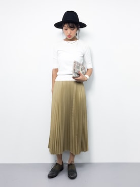 「アイテム（ドレスシューズ、グリーン系）」を使った、teraさん（レディース・164cm）の秋コーディネート