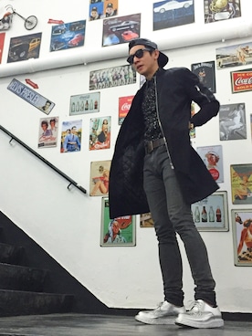 「SAINT LAURENT PARIS（サンローランパリ）のアイテム（ジャージ）」を使った、Eden Christianさん（メンズ・170cm）の冬コーディネート