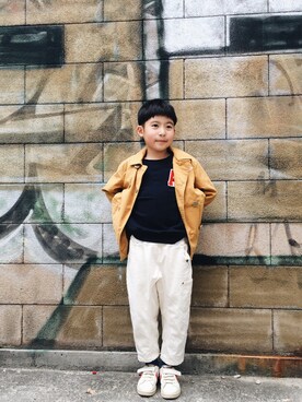 「Levi's（リーバイス）のアイテム（ジャケット/アウター）」を使った、ヤマサキ サオリさん（キッズ・120cm）の秋コーディネート