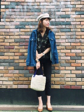 「BLACK BY MOUSSY（ブラックバイマウジー）のHUILA BLACK Denim（デニムパンツ）」を使った、ヤマサキ サオリさん（レディース・169cm）の春コーディネート