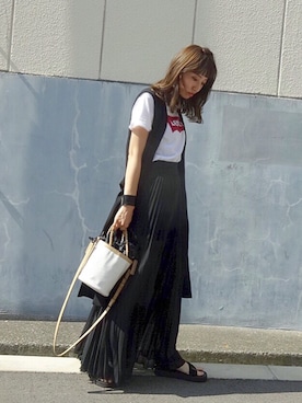 「Levi's（リーバイス）のアイテム（Tシャツ/カットソー）」を使った、ヤマサキ サオリさん（レディース・169cm）の夏コーディネート
