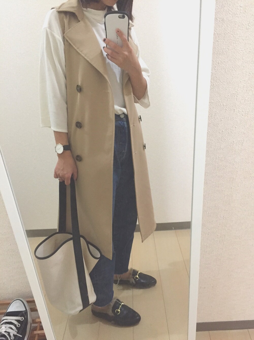 「ジレンチ、デニム、デニムパンツ、ファースリッポン、バケツバッグ、shinzone、ママコーデ」｜「THE SHINZONEのストレート デニム パンツ（デニムパンツ、ブルー系）」を使った、aayymm07さん（レディース・154cm）の秋コーディネートの1枚目の写真