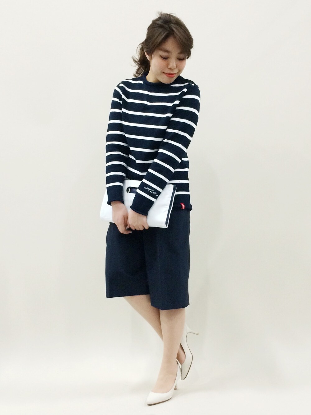 「オフィスカジュアル、ボアニット、ネイビー×ホワイト、ボーダーニット、ハーフパンツ」｜「Steven AlanのSABY TA/E DBL/CLT WIDE（その他パンツ、ブルー系）」を使った、ぽんさん（レディース・158cm）の春コーディネートの1枚目の写真