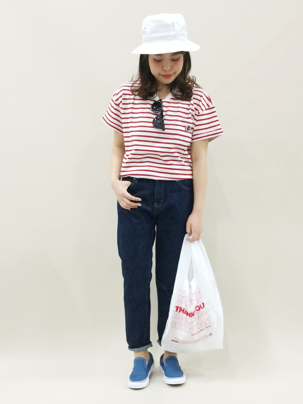 「デニム、VANS、ちょっとそこまで、ボーダートップス、カジュアルスタイル、バケットハット、赤ボーダー」｜「studio CLIPの【studio CLIP】 10.5オンス5ポケットパンツ（その他パンツ、ブルー系）」を使った、ぽんさん（レディース・158cm）の春コーディネートの1枚目の写真