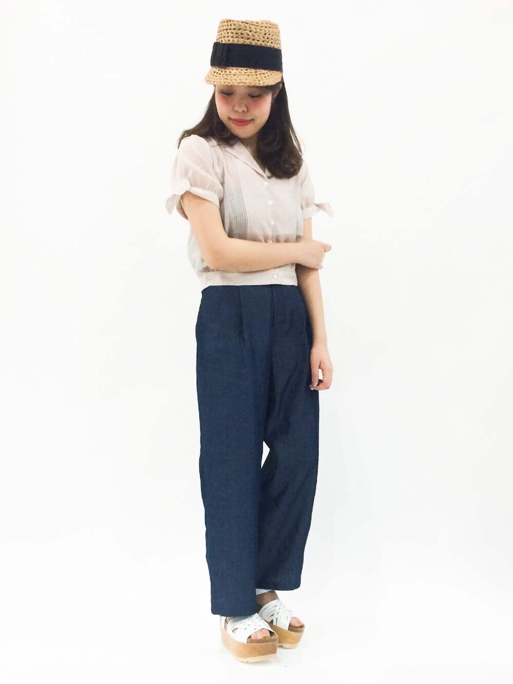 「キャップ、ストライプシャツ、夏コーデ、厚底サンダル、JEFFREY CAMPBELL、開襟シャツ、ワイドデニム、マリンキャップ」｜「Jeffrey Campbellの厚底サンダル（サンダル、ホワイト系）」を使った、ぽんさん（レディース・158cm）の春コーディネートの1枚目の写真